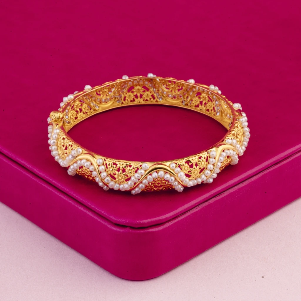 LJ013: Flower Bangle